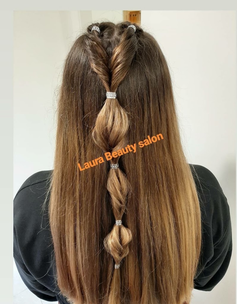 Laura Beauty Salon — Peinado