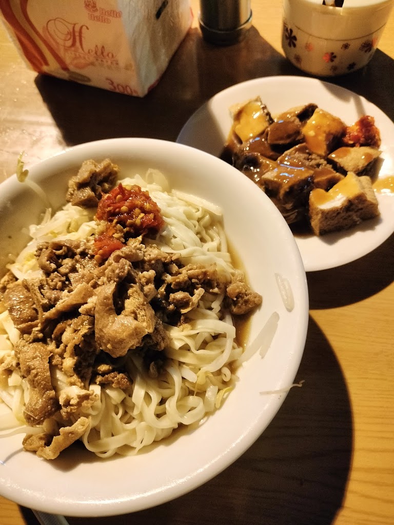 24巷油飯麵攤 的照片