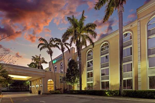 La Quinta Inn & Suites by Wyndham Sunrise - Hotel in Sunrise , United States of America