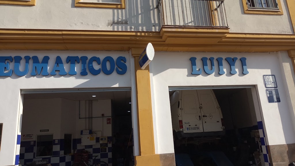 Neumaticos Luiyi — Exterior