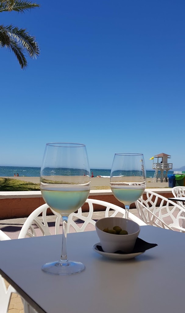BIKINI BEACH CAFE — Comida y bebida