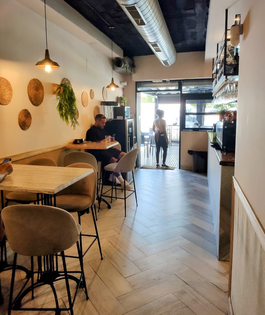 La Bodeguita Tomares — Ambiente