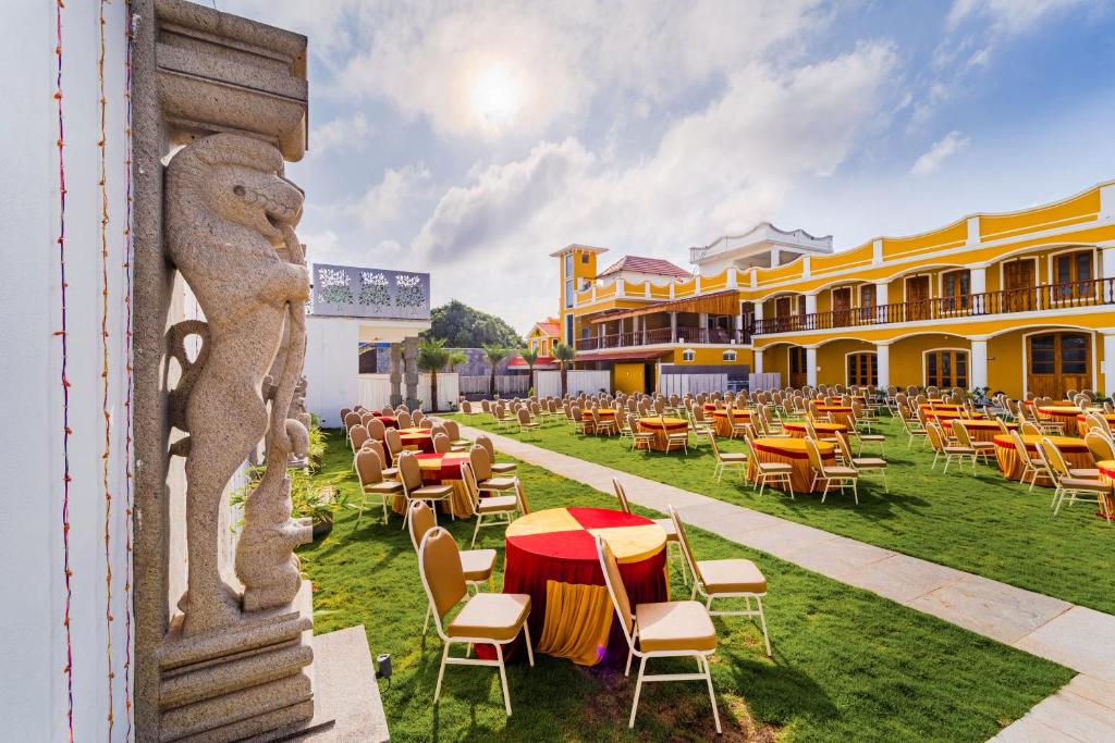 Ar Phalazzo Resort And Banquet Hall With Swimming Pool