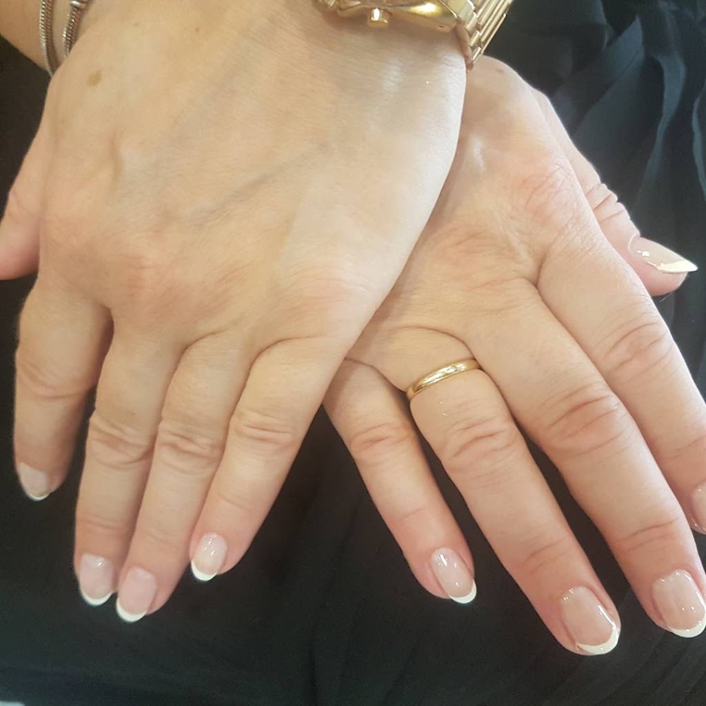 CEBES Centro de bienestar y estetica — Manicura