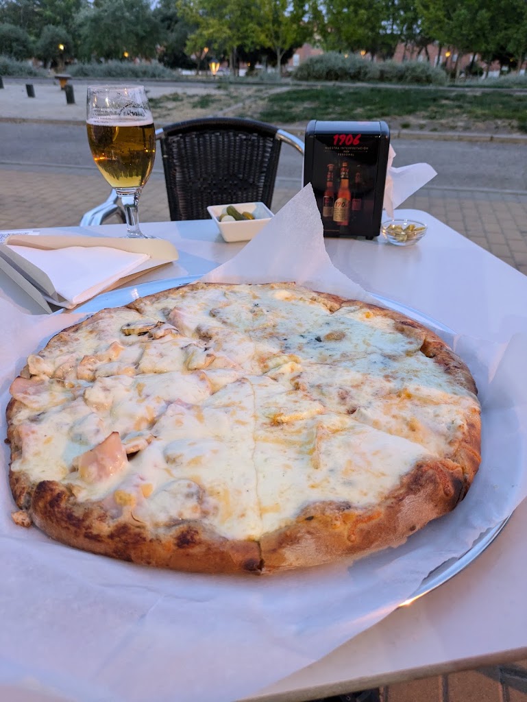 Pizzeria Artesanal Rustica S.L.L — Pizza