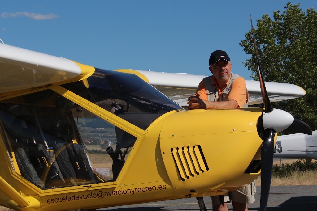 AVIACION Y RECREO — Del propietario
