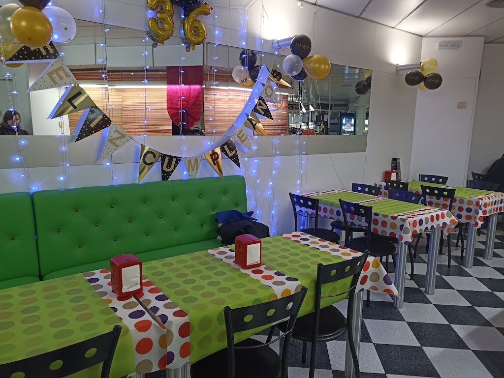 Cafe Bar Caracas — Ambiente