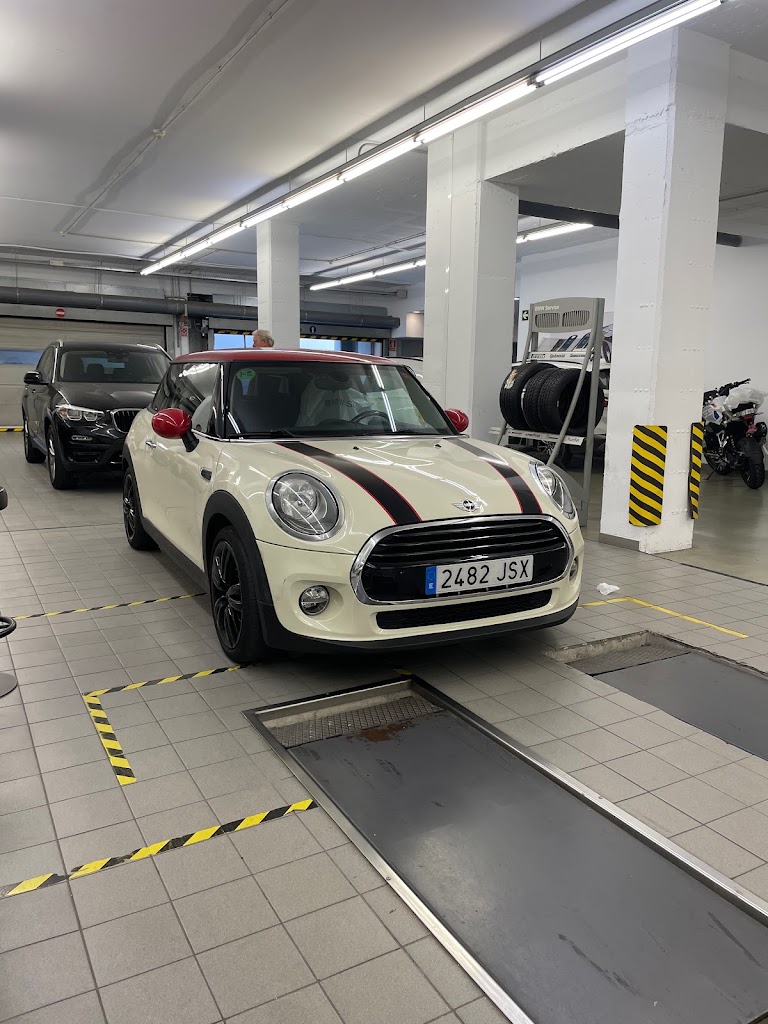 Motor Munich Sant Cugat BMW | MINI | BMW Motorrad — Interior