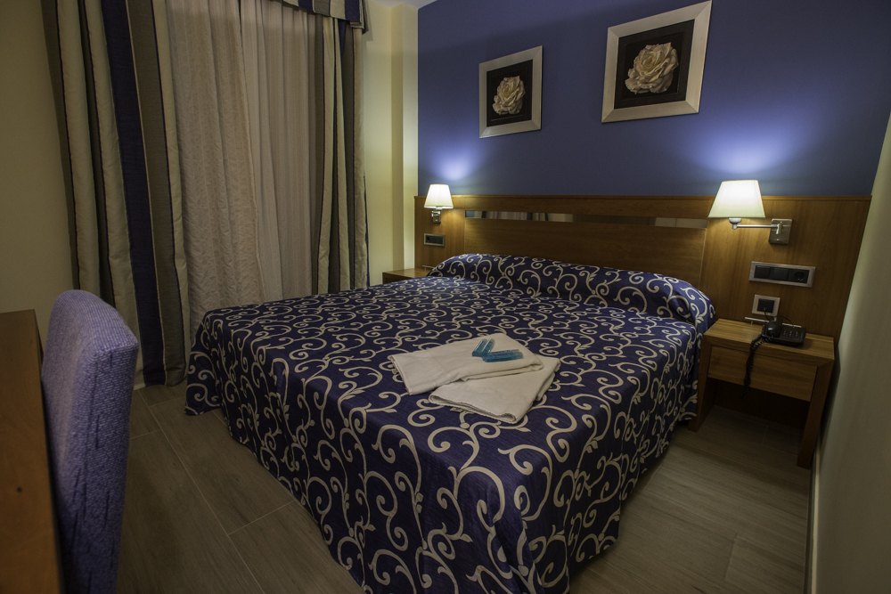 Hostal Los Llanos — Habitaciones