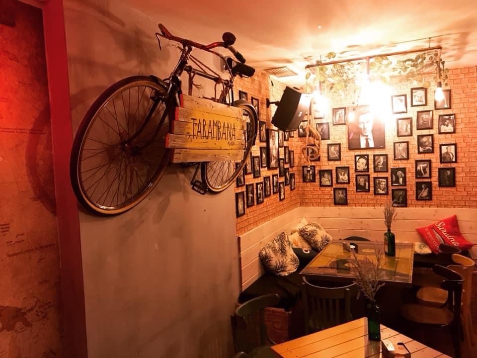 Tarambana Plaza — Ambiente