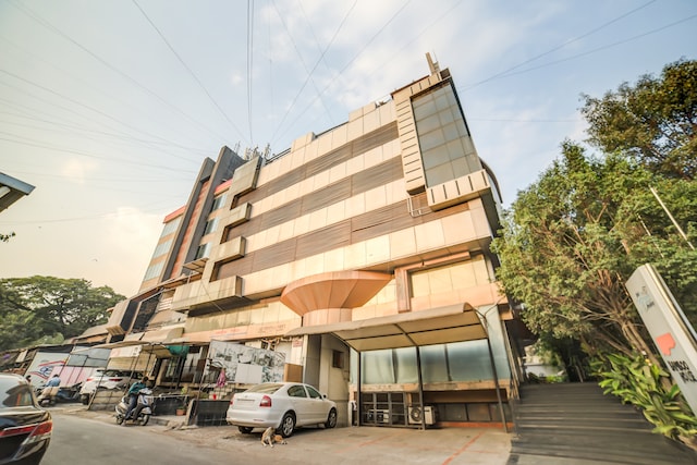 Super Townhouse Oak Jm Road Formerly Krishna Presidency