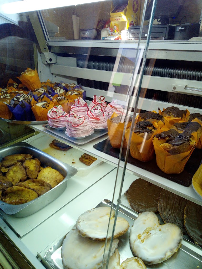Panaderia El Puente & Cia — Vitrina