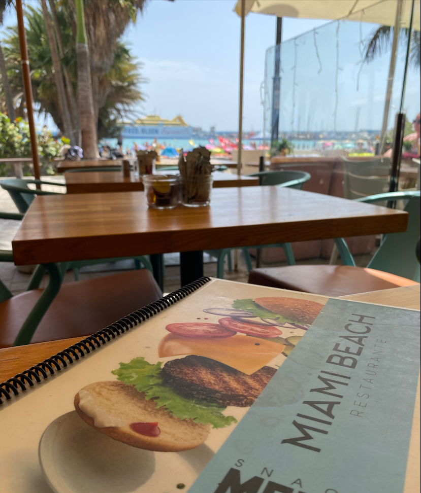 Restaurante Miami Beach — Comida y bebida