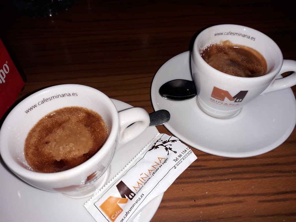 Cafe Bar Fontinyent — Comida y bebida