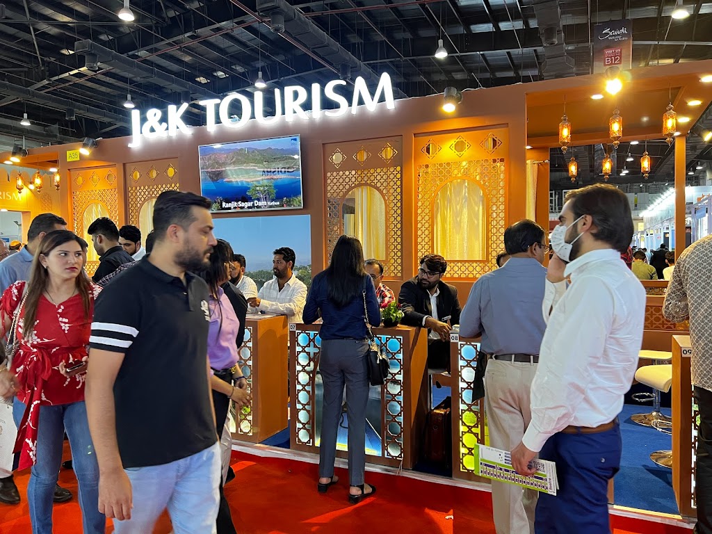 Manik's Tour & Travel | Best Travel Agency in Varanasi | Car Rental | Tour Operator | Airport Taxi | Ayodhya Taxi