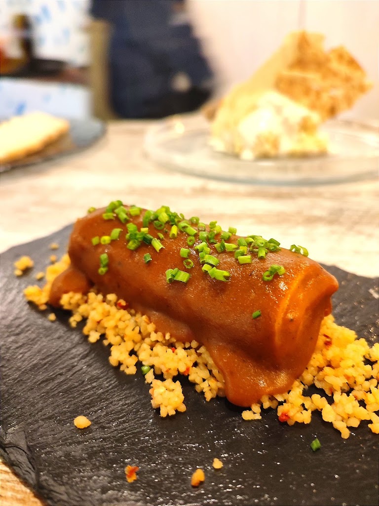 Aderezo Brasas Lounge — Comida y bebida