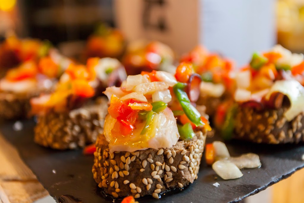 Zaka Restaurante — Comida y bebida