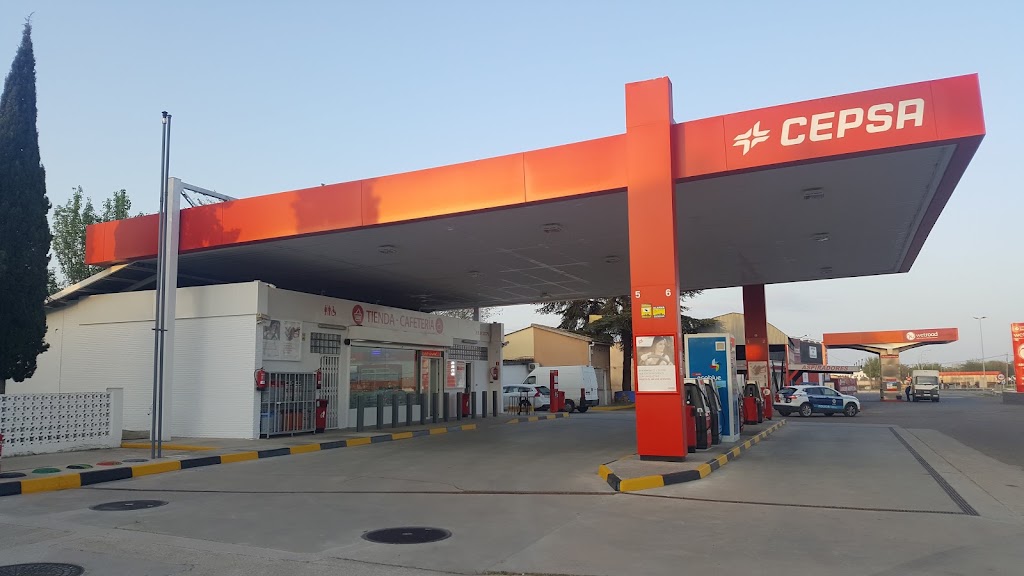 Estacion de servicio Cepsa — Surtidor de combustible