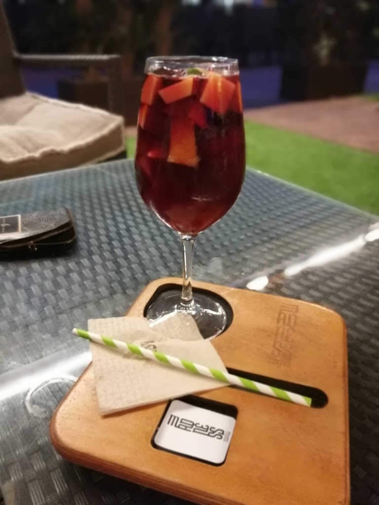 Bar The SQUARE — Comida y bebida