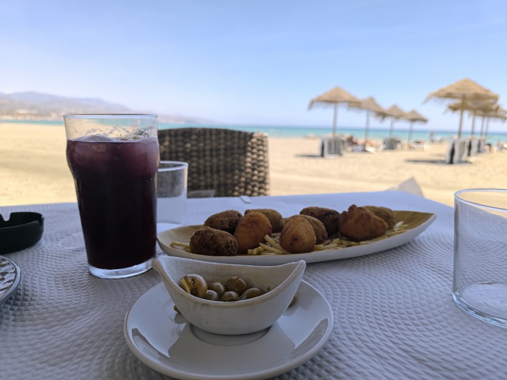 Chiringuito Victoria — Comida y bebida
