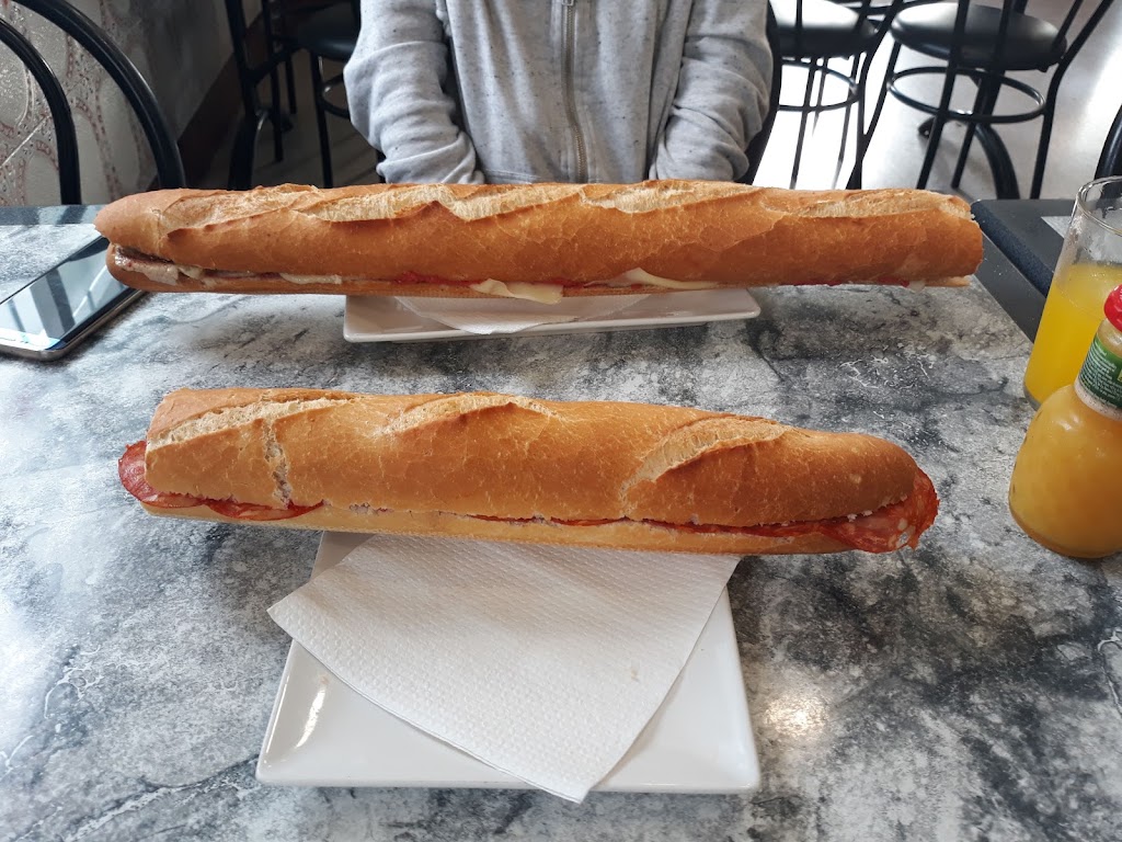 El Entorno Granja Bar — Comida y bebida