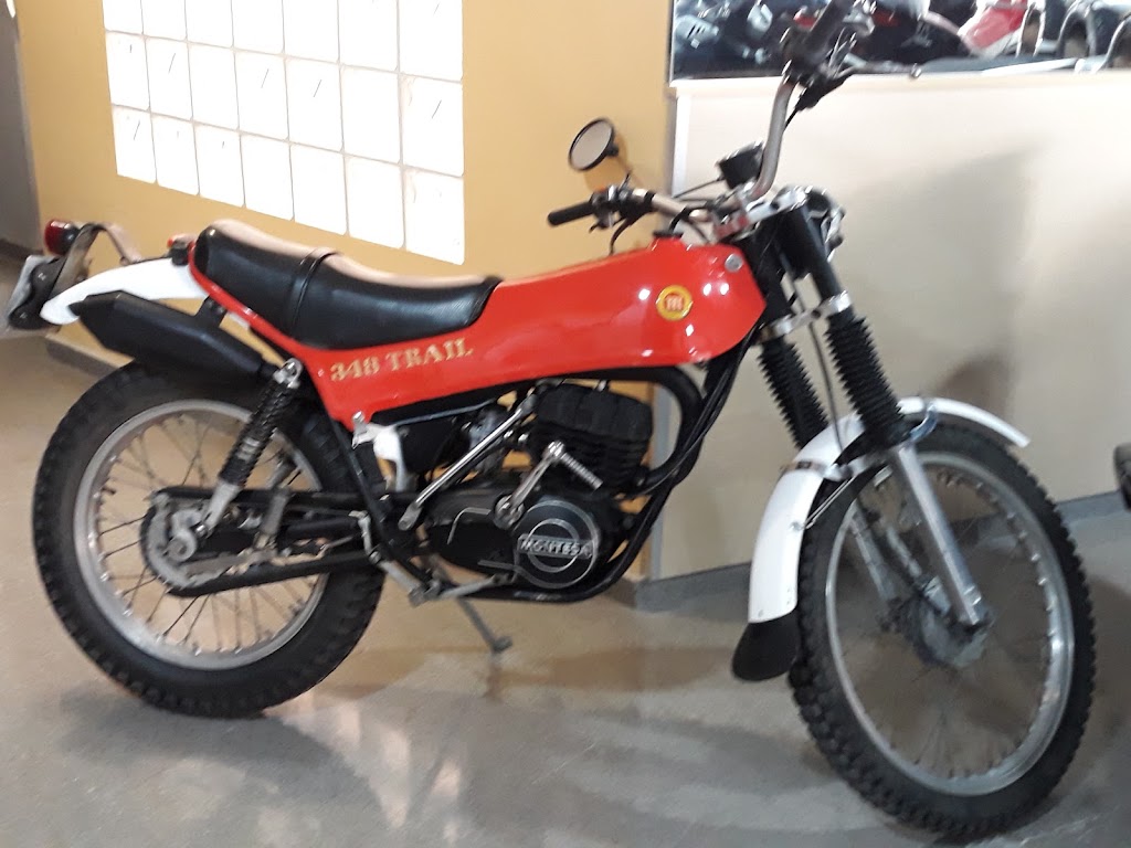 Motos Company — Interior