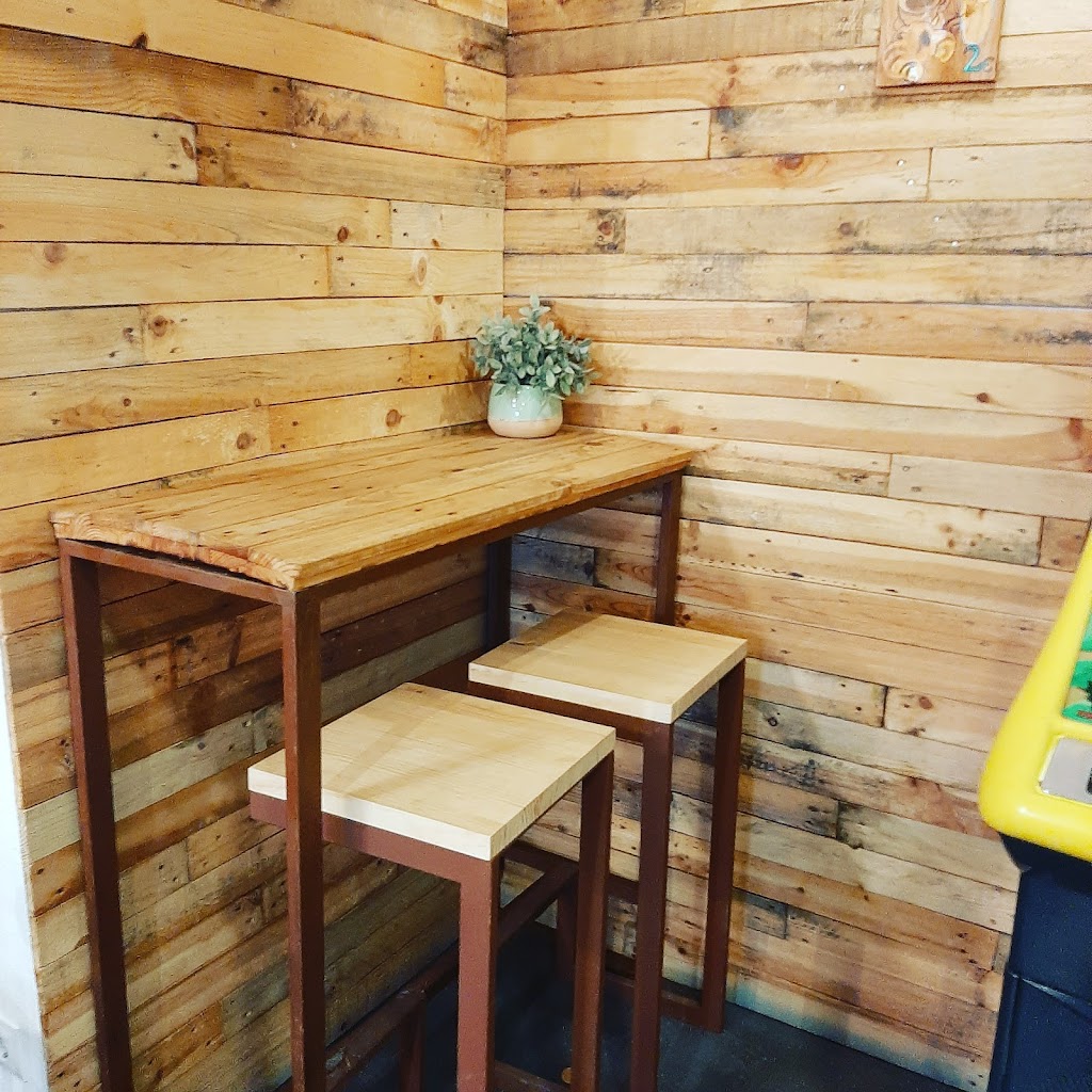 Cafe cafe & Pan partido en dos.