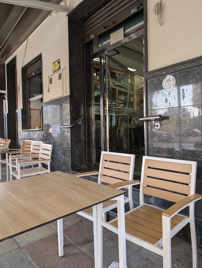 Cafeteria Pub Zoe — Ambiente