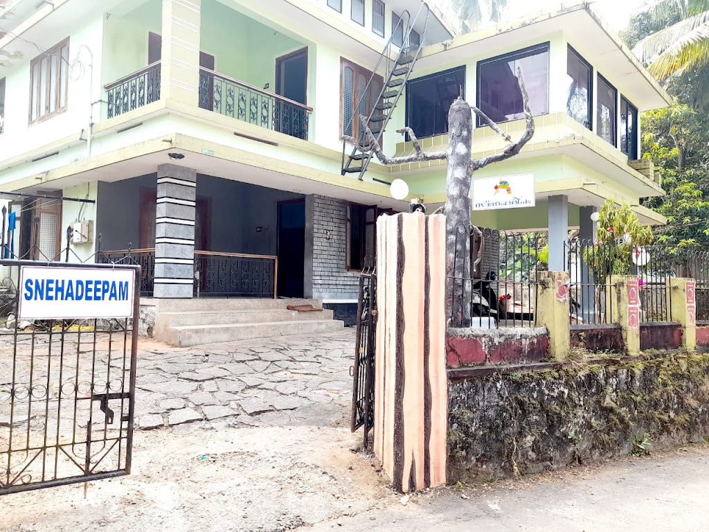 SNEHADEEPAM LADIES HOSTEL - CIVIL STATION - ERANHIPALAM - CALICUT