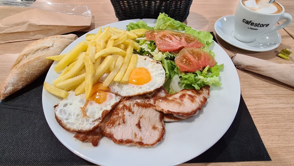 Cafestore Hernani Francia — Comida y bebida