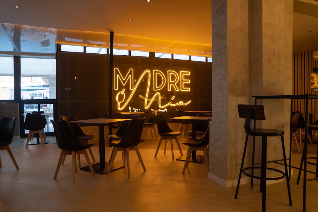 Madre Mia Fuengirola — Ambiente