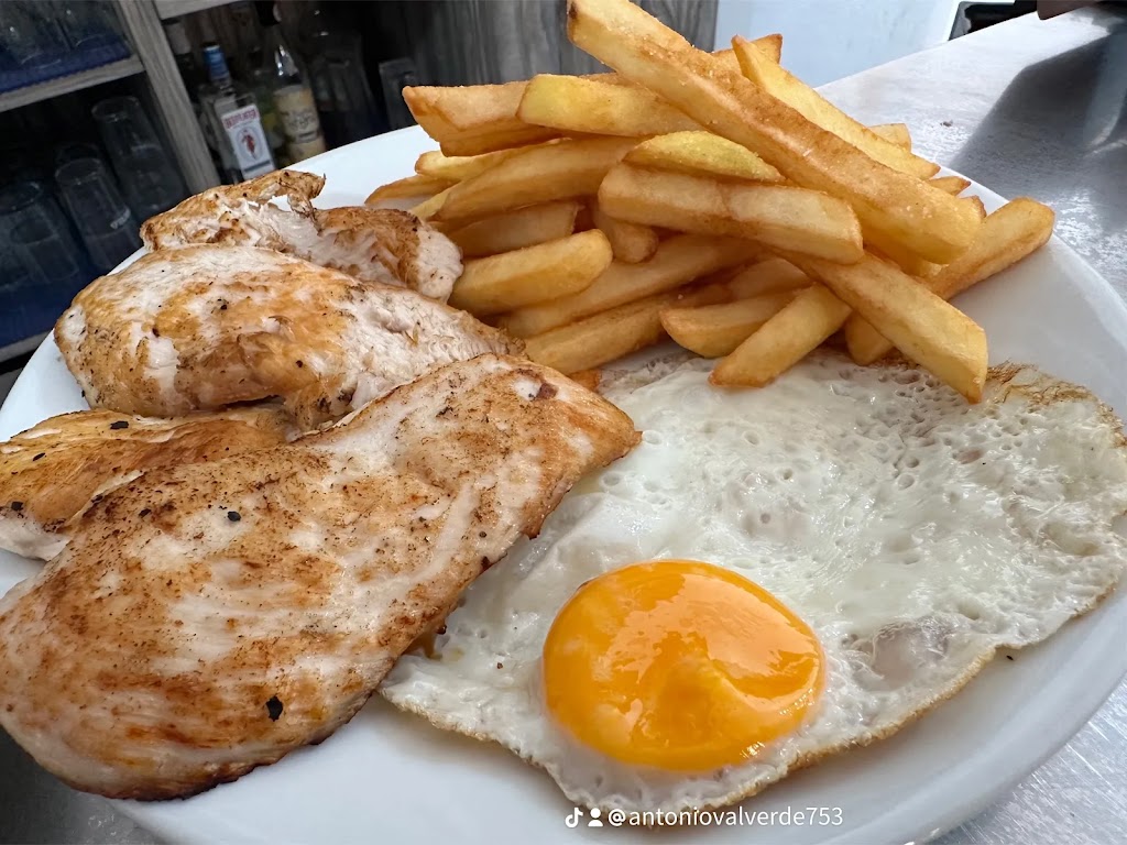 Bar tirapiedras — Comida y bebida