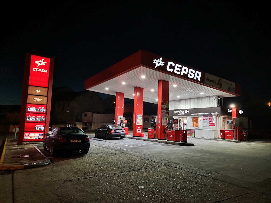 Estacion de servicio Cepsa — Surtidor de combustible