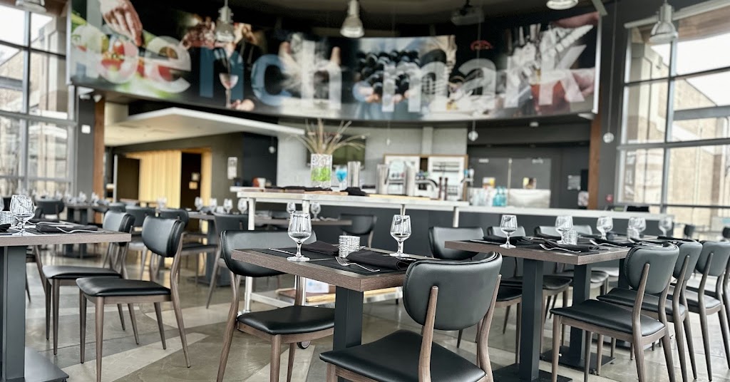 Benchmark Restaurant in Niagara-On-The-Lake