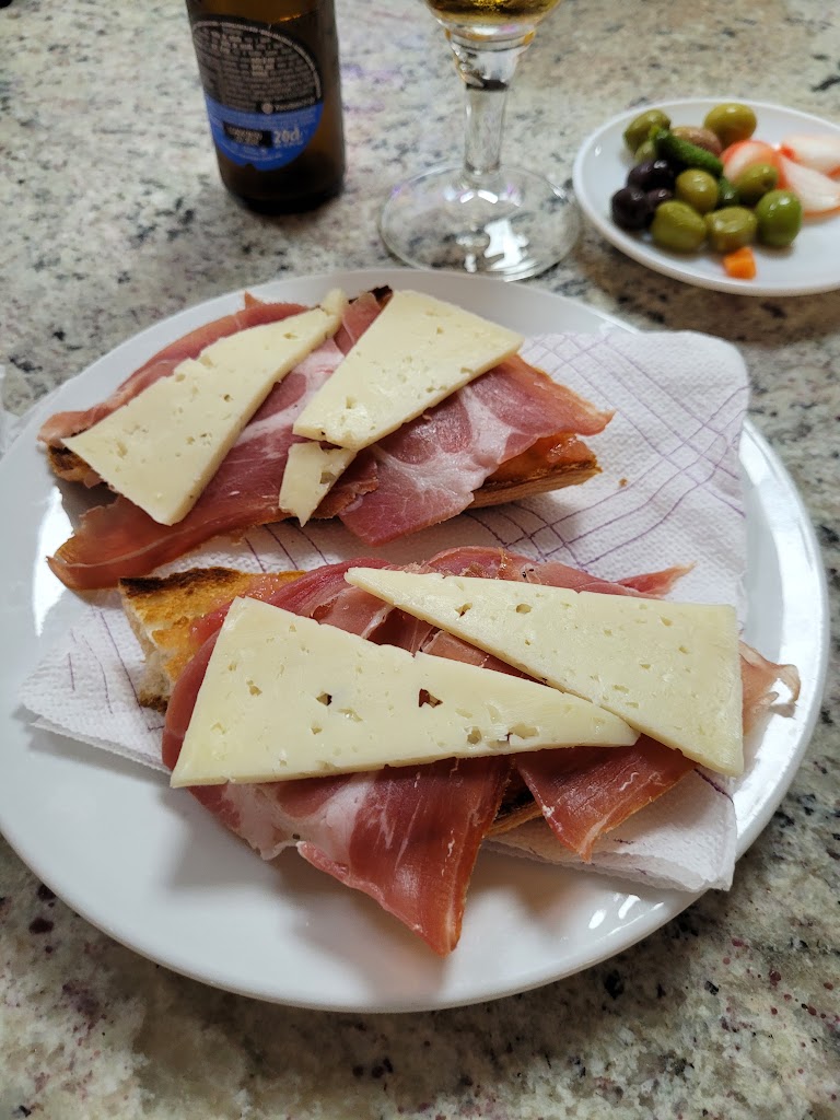 Tapas bar El Duque — Jamon