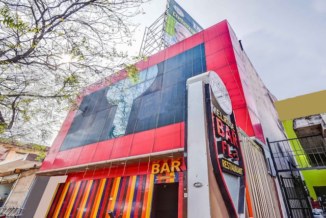 Capital O Honey Hotel