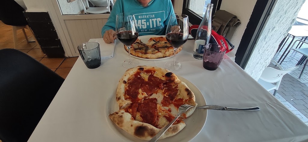 Langolino Italiano Ristorante Pizzeria — Pizza