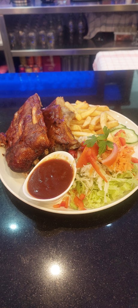 EL Diferente Restaurante — Comida y bebida