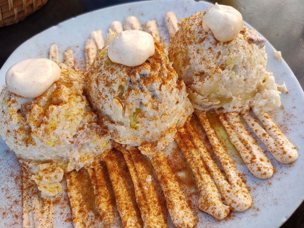 Castano Santa Ana — Comida y bebida