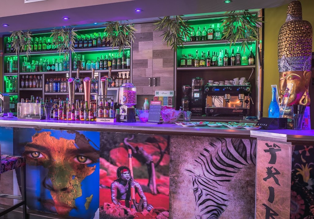 Bar La Tribu Cartama — Ambiente