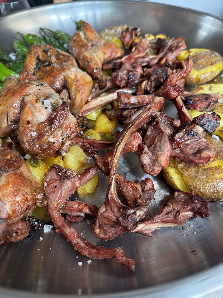 Alma de Brasa y Arroz — Comida y bebida