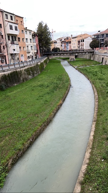 Hostal Pirineos Barbastro