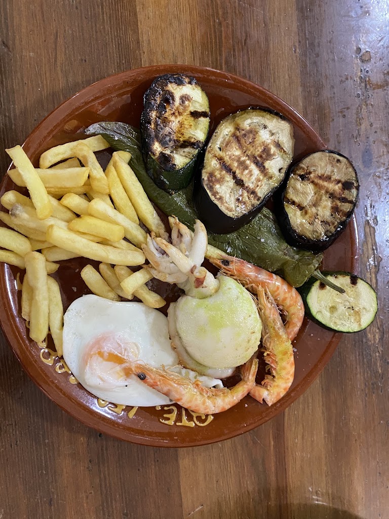 Restaurante Capsades — Comida y bebida