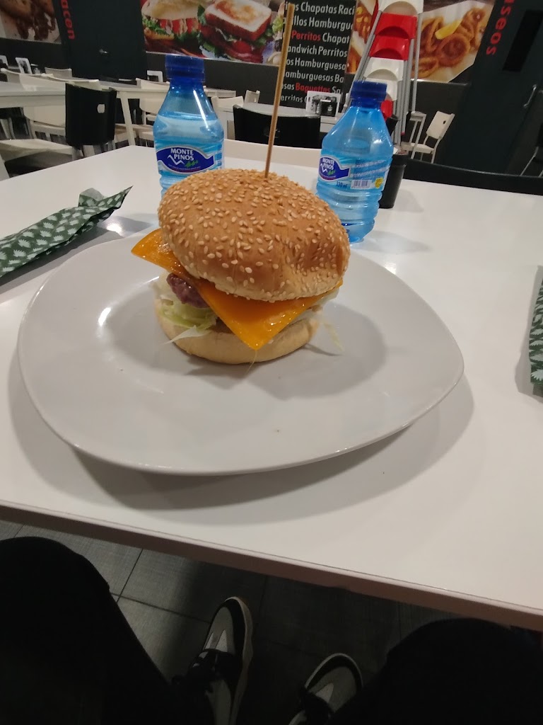 Hamburgueseria Herman — Comida y bebida