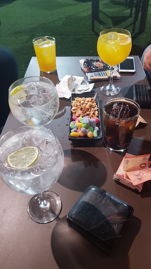 Bar Hanoi House — Comida y bebida