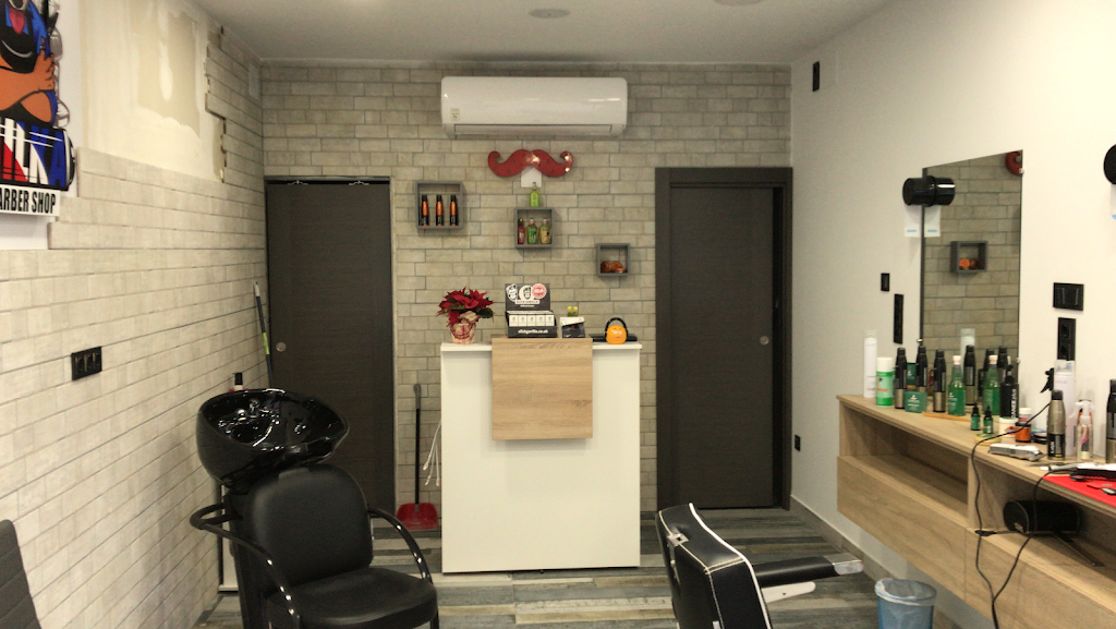 MILKA BARBER SHOP — Interior