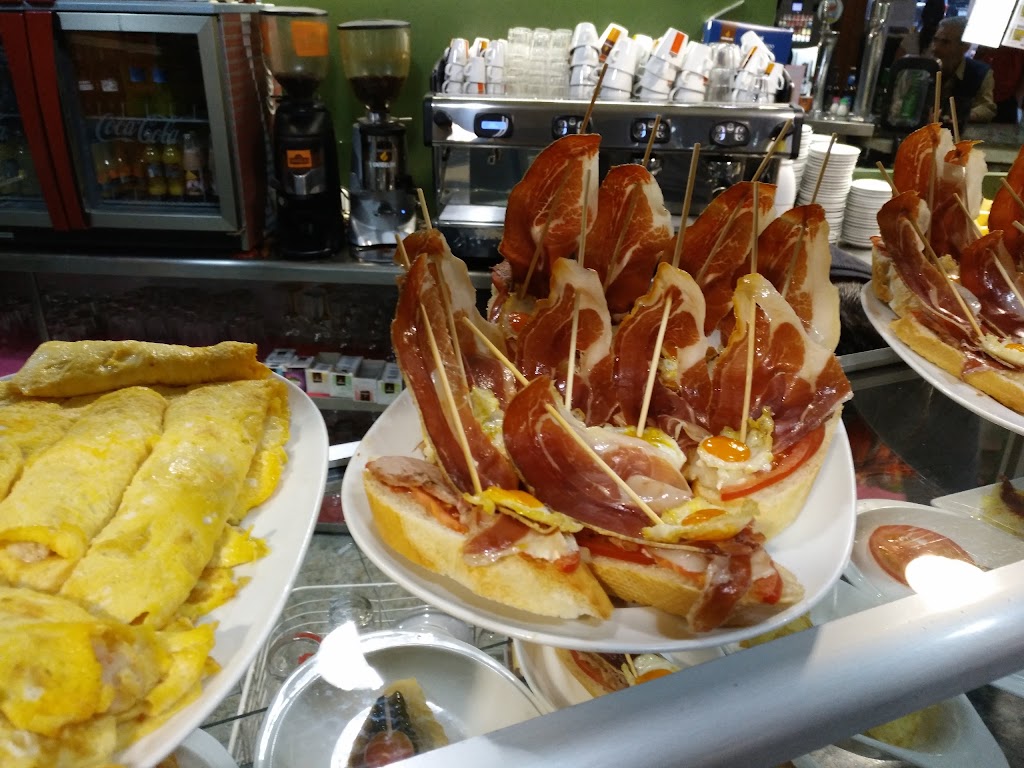 Bar Plastic — Comida y bebida