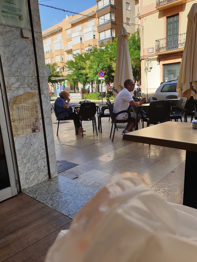 Bar cafeteria La Para — Ambiente