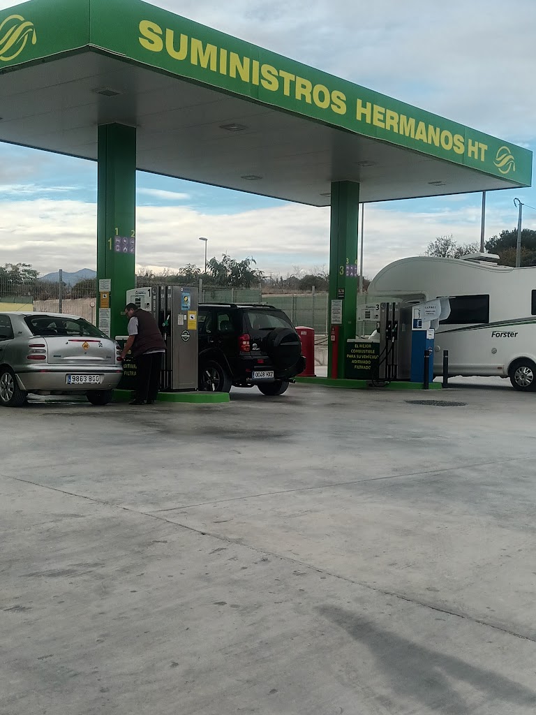 Suministros Hermanos HT — Surtidor de combustible