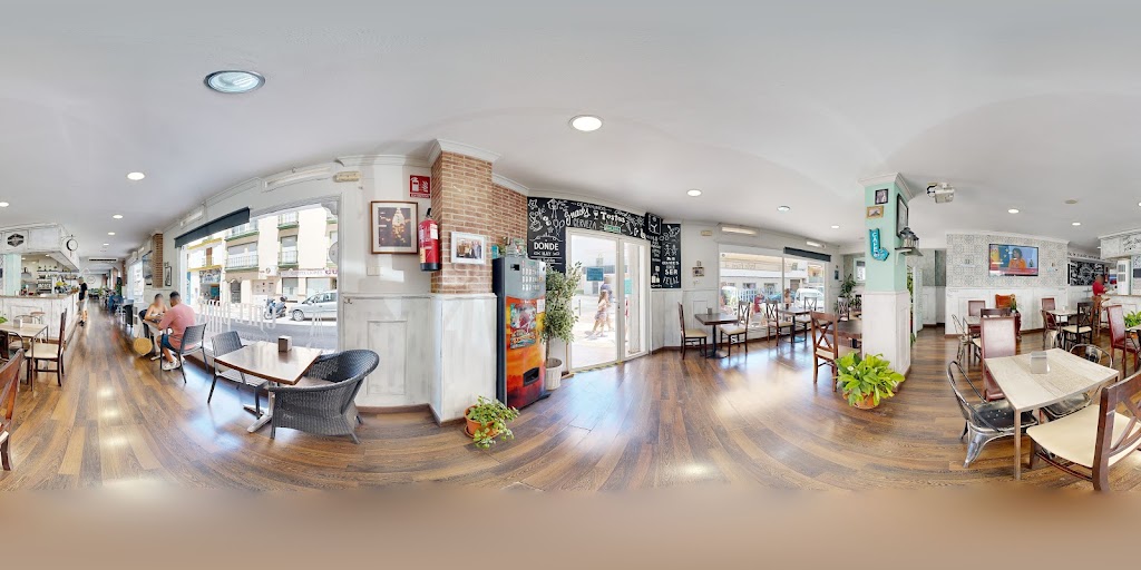 Cafe Paris & Gin Tonic Cafeteria — Street View y 360deg